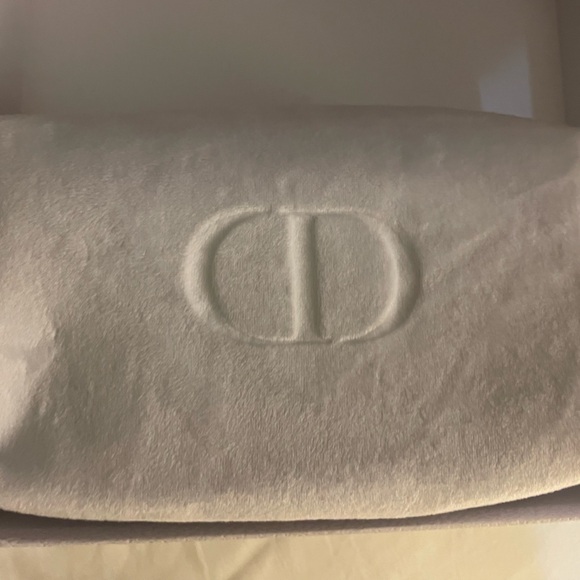 Luxury White Dior makeup pouch - Picture 1 of 2